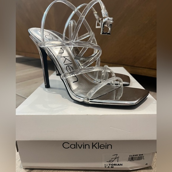 Calvin Klein Torian Size 7.5m like new silver clear - Picture 1 of 3
